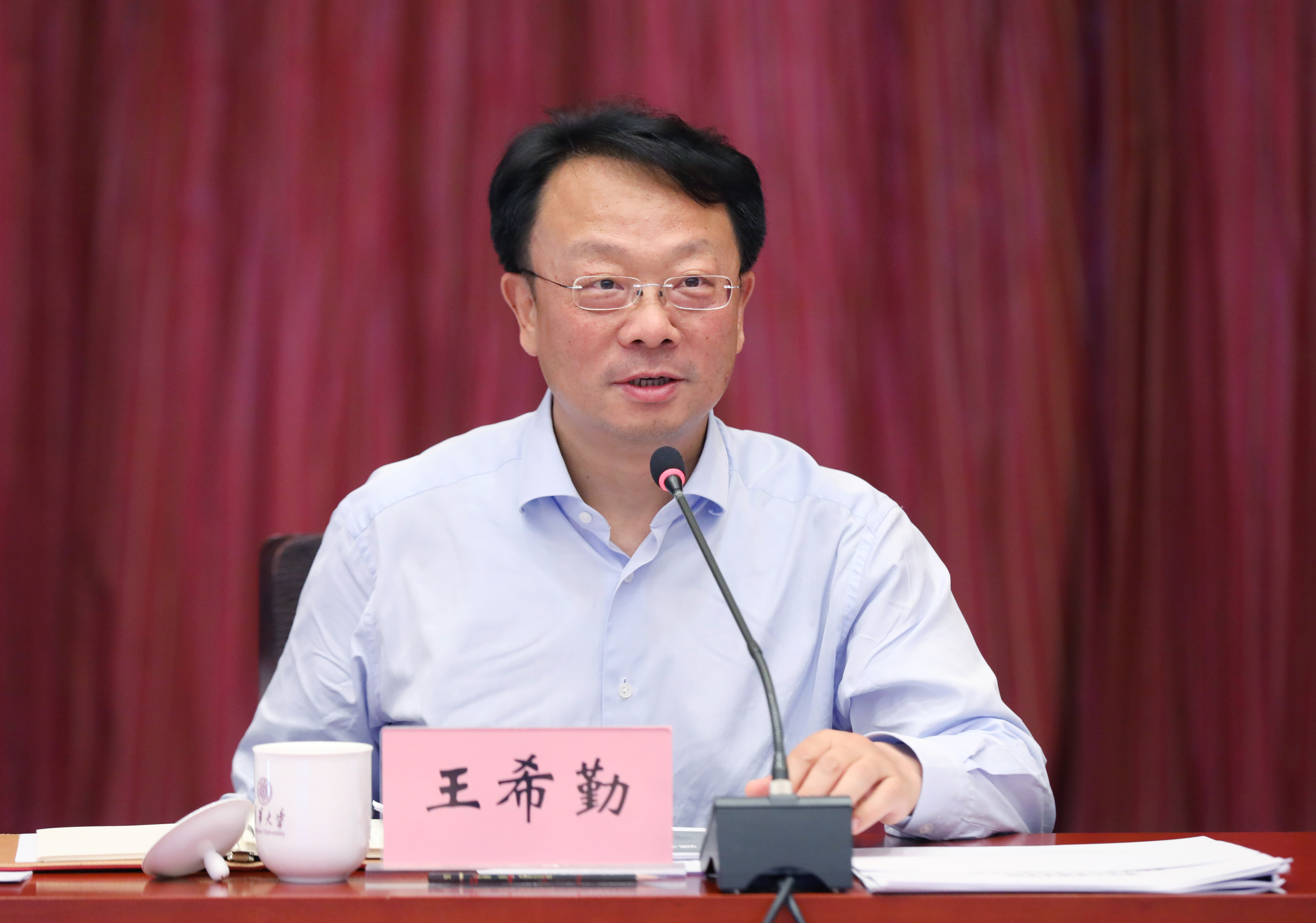 20230607--w88优德中文版官网2023年第二次教学委员会会议-孙波-王希勤1.JPG