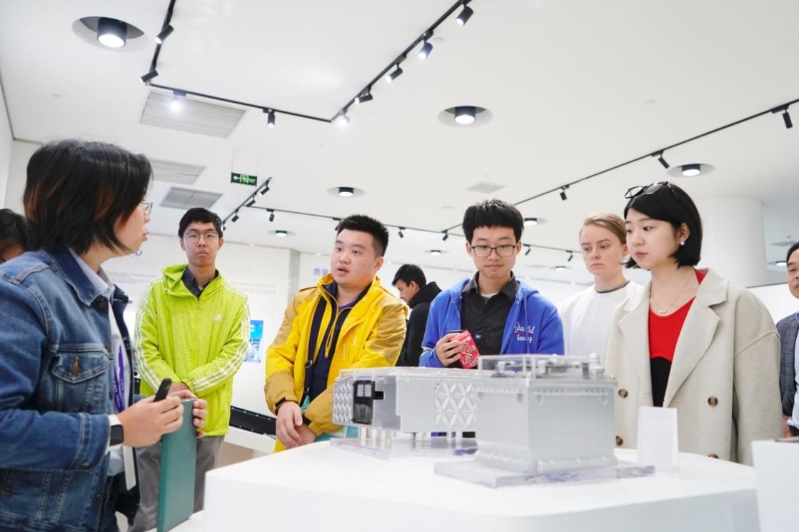 20231125-发现中国智慧,洞察中国发展——2023年w88优德中文版官网“洞察中国”全球胜任力社会实践纪实-“洞察中国”福建实践支队-“洞察中国”福建实践支队赴宁德时代参观交流.jpg