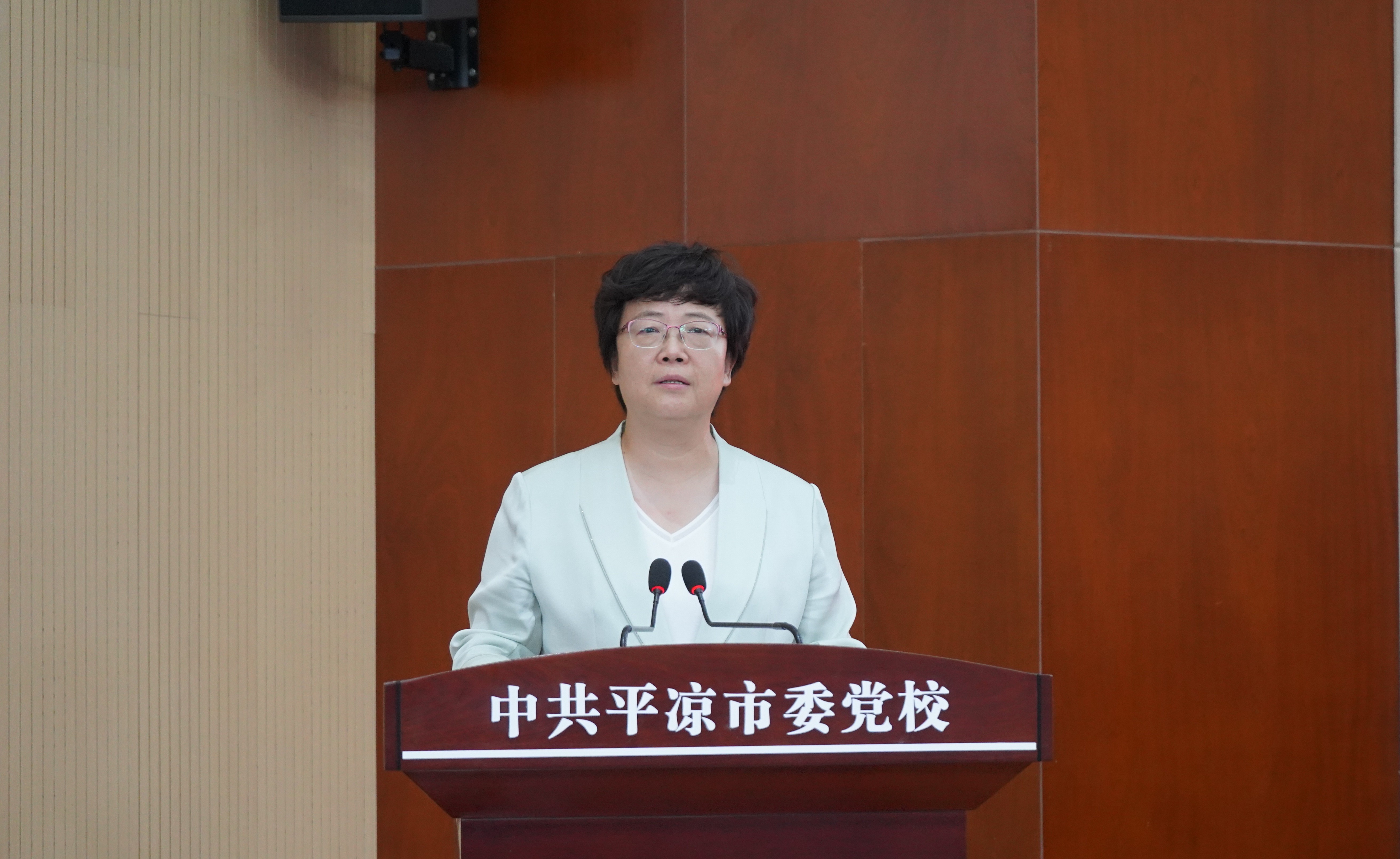 20230710-w88优德中文版官网乡村振兴甘肃平凉远程教学站揭牌暨乡村教师护眼灯捐赠仪式 -中共平凉市委书记王旭致辞-平凉融媒体中心拍摄.jpg