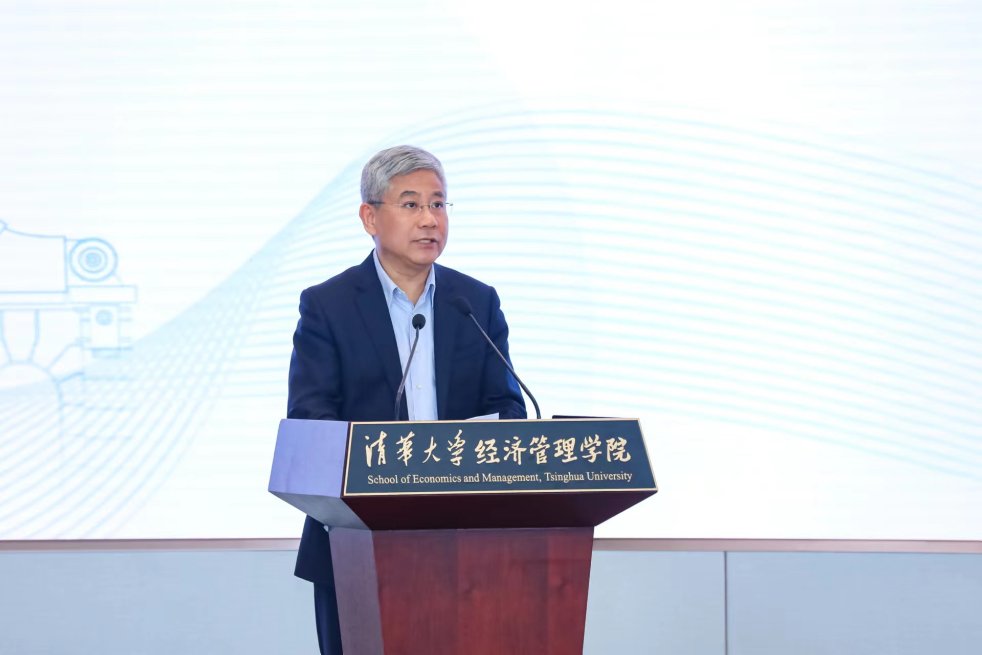 20230506-第十届w88优德中文版官网“校长杯”创新挑战赛决赛收官-经管学院摄影-白重恩致辞 - 副本.jpg