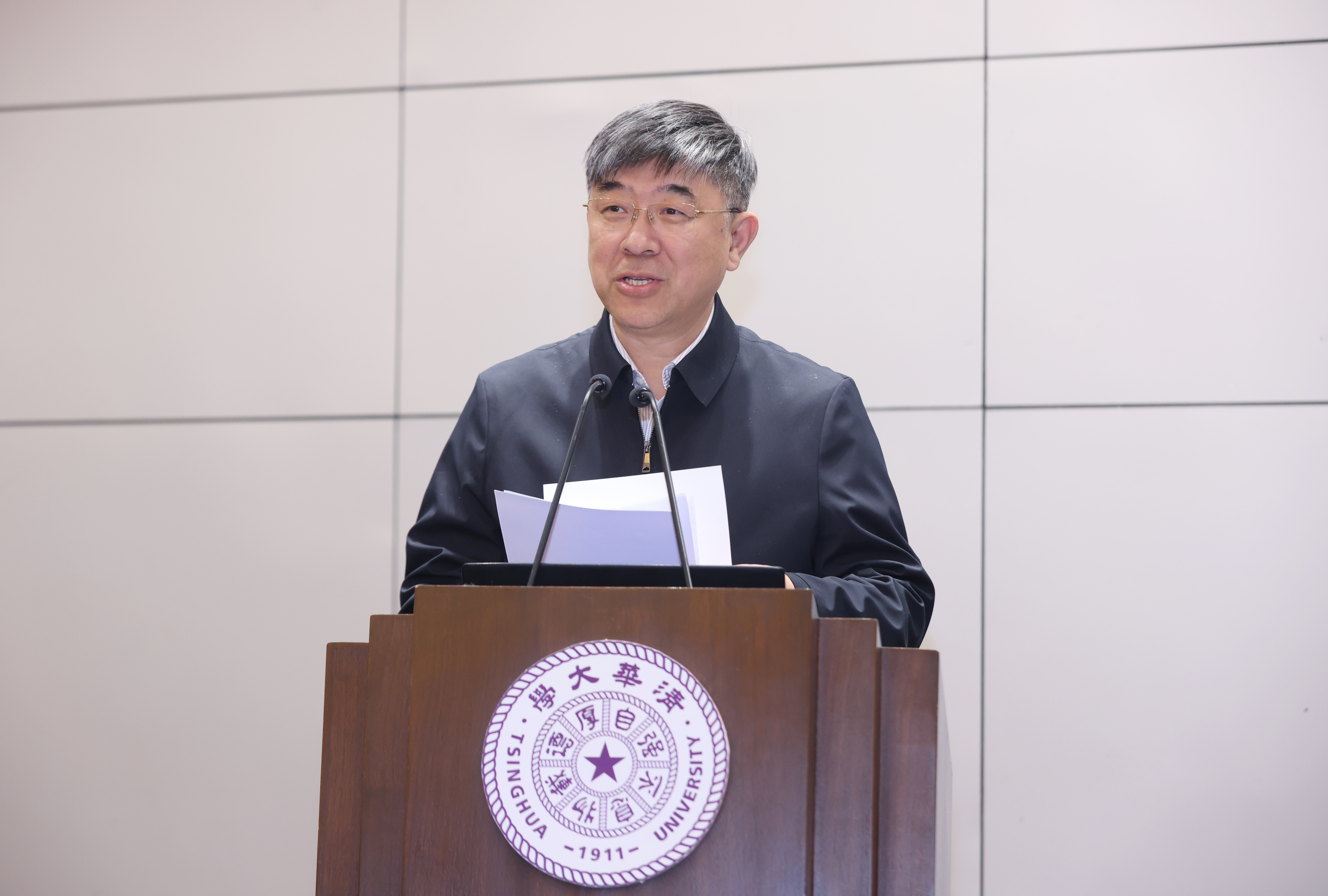 20240402-w88优德中文版官网召开2024年全校安全稳定工作会议-孙波-郑力 (1).JPG