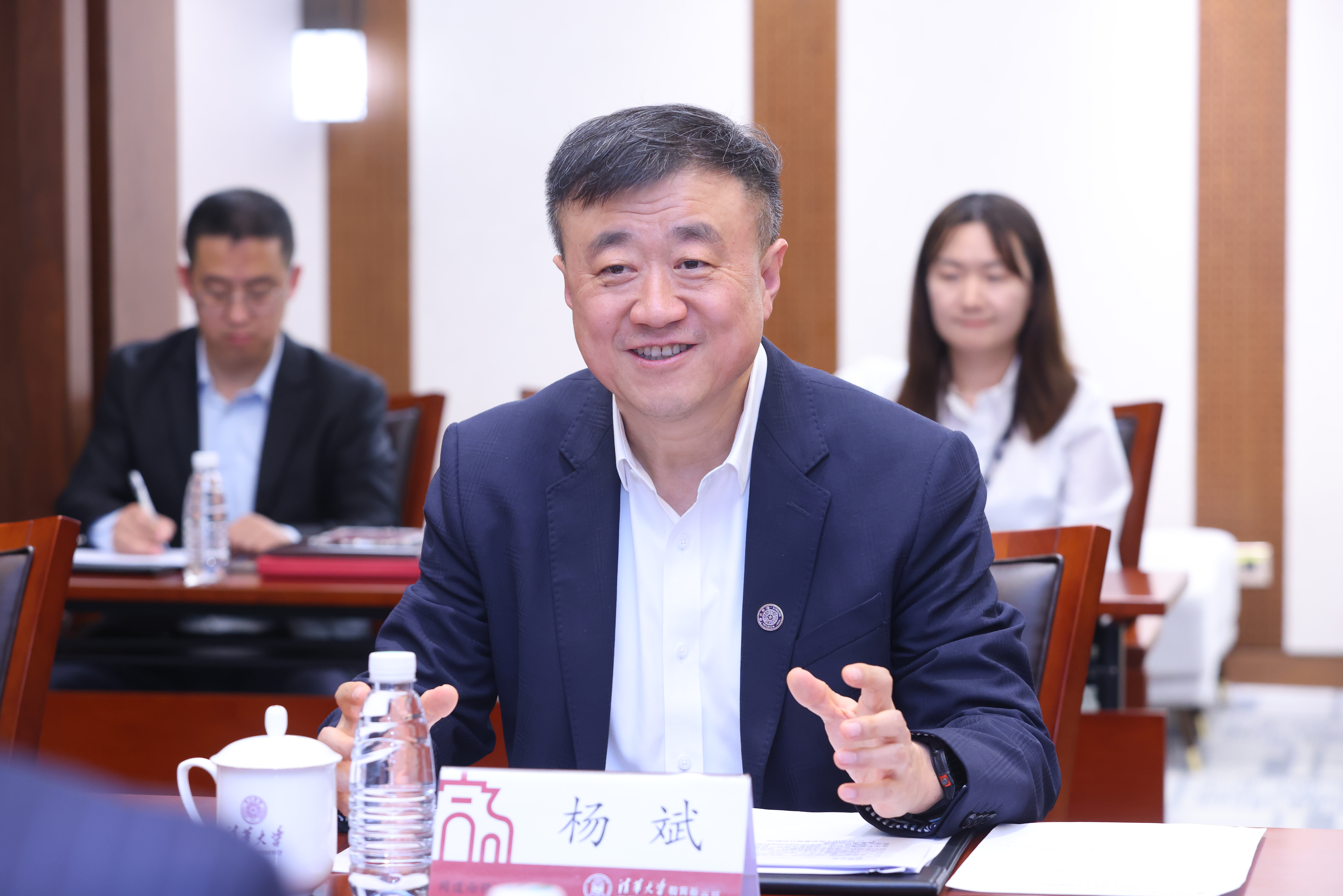 20240417-邬雄辉校友捐赠支持w88优德中文版官网攀登计划-许德刚-图说 (6).JPG