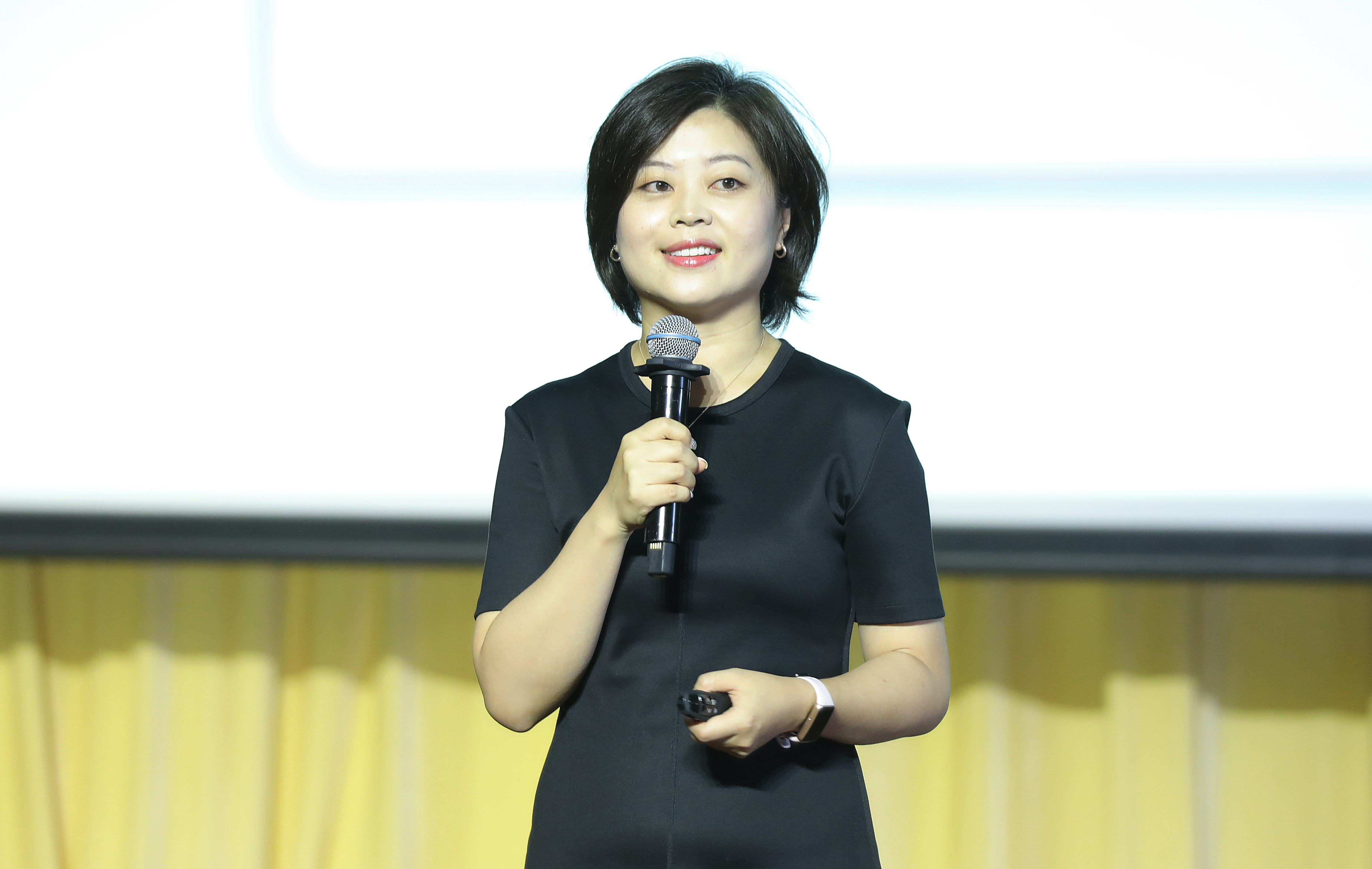 20220816-w88优德中文版官网举办2022级本科生新生骨干训练营-严振峣-李蕉作专题讲座.jpg