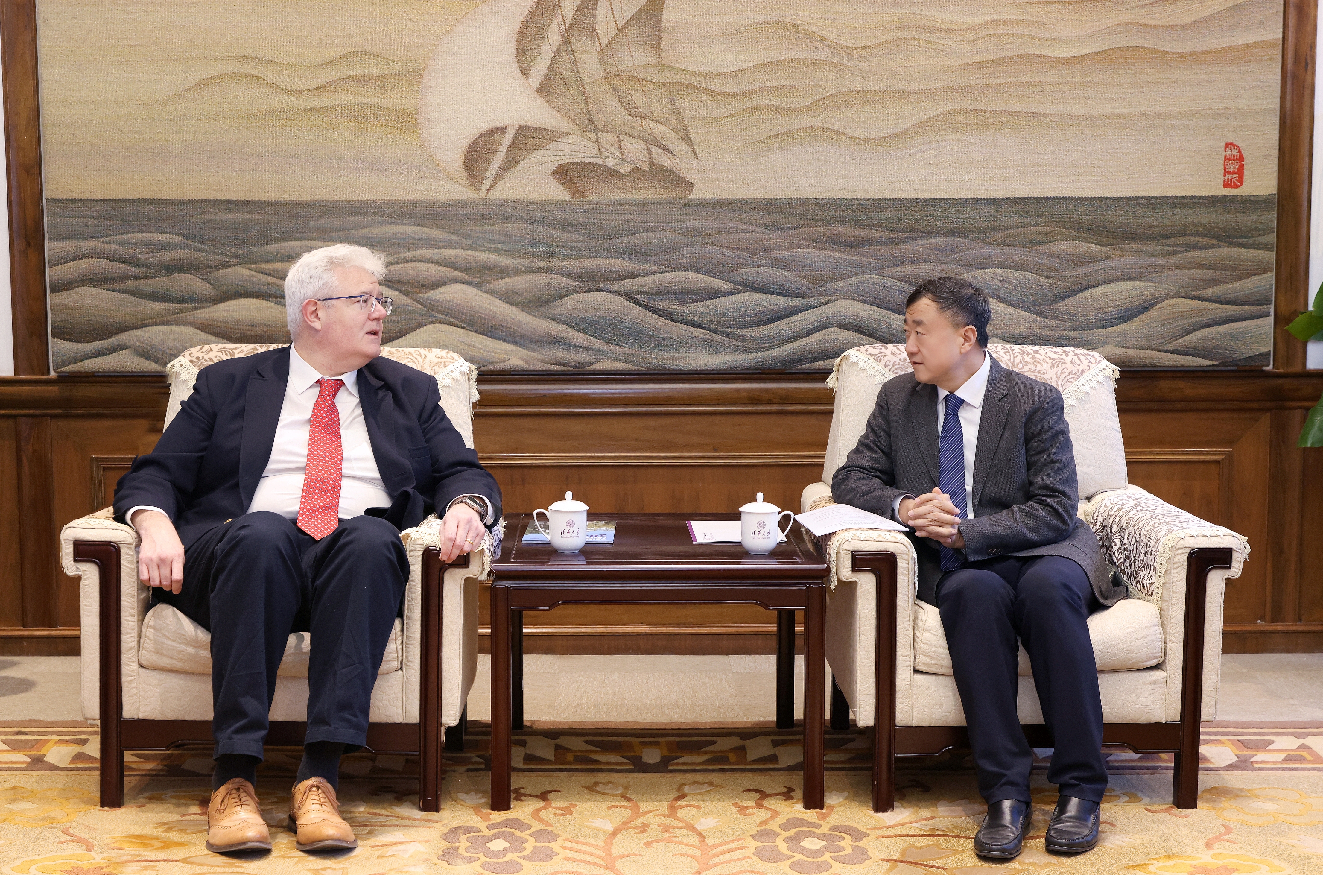 20241127-英国巴斯大学副校长史蒂夫·布拉默一行访问w88优德中文版官网-会见现场-无.jpg