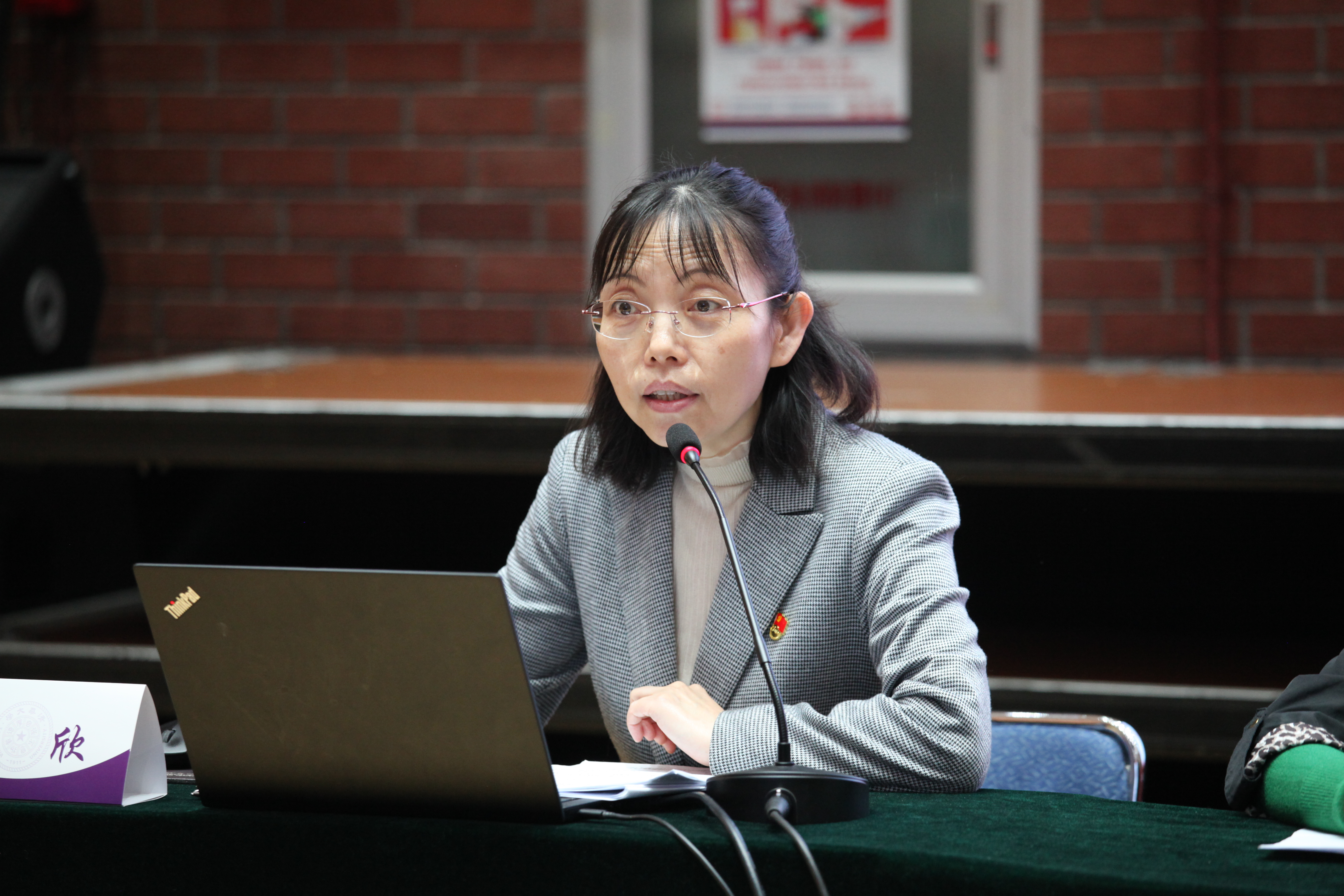 20230509-w88优德中文版官网离退休教职工党建与文体工作会召开-段鸿杰-邹欣讲话.JPG