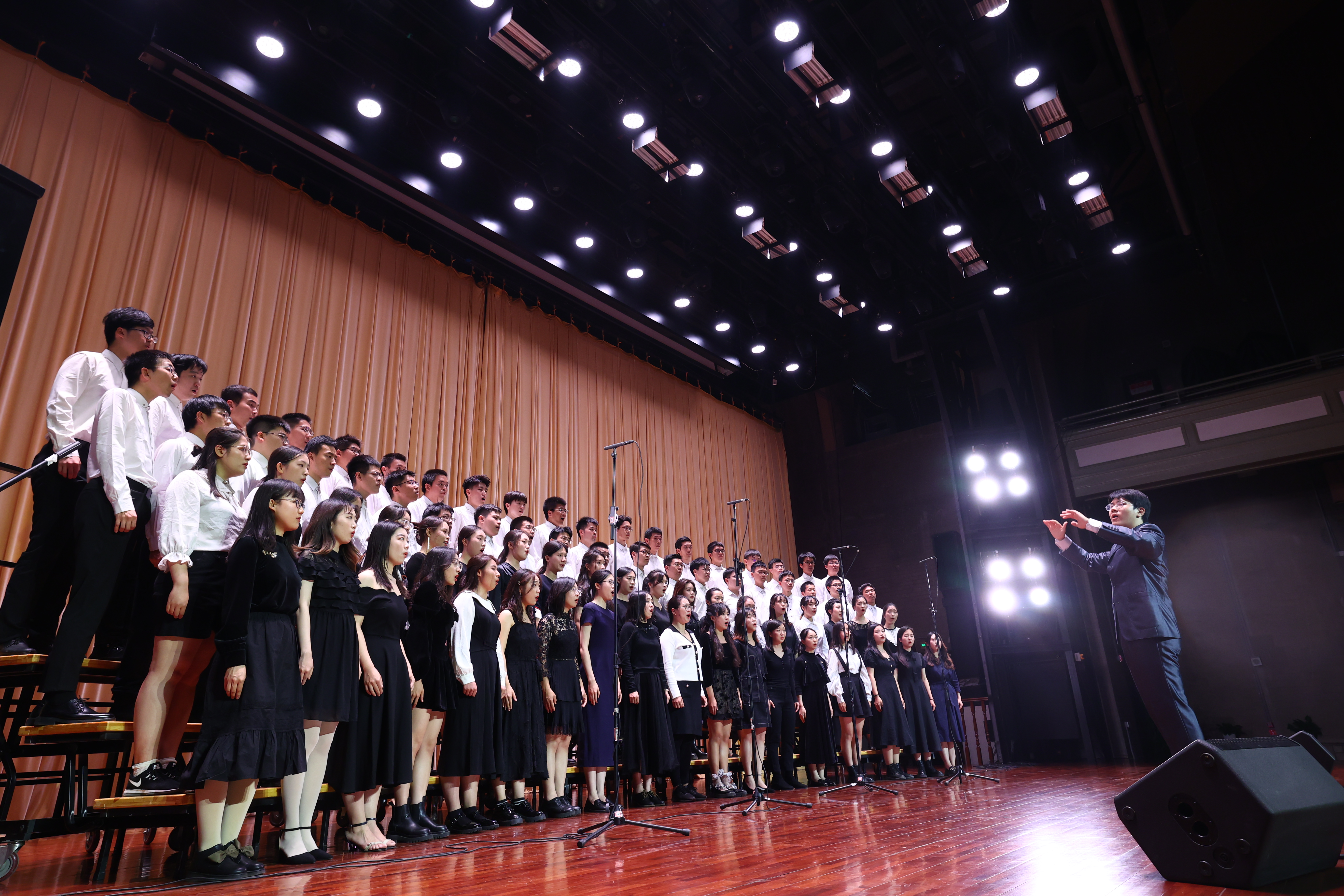 20220425-w88优德中文版官网111周年校庆校友招待演出举行-清大嘉艺-演出现场2.JPG