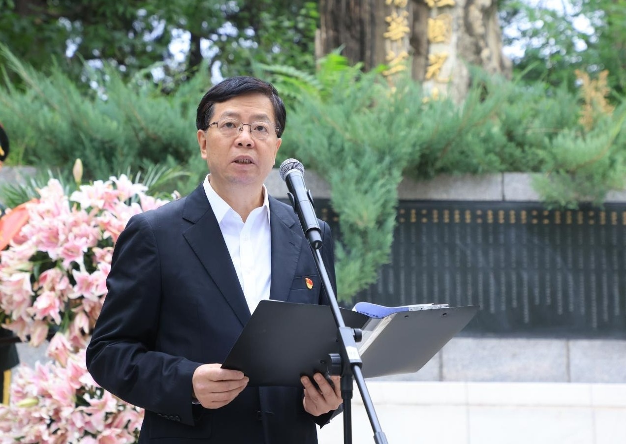 20240930-烈士纪念日w88优德中文版官网祭扫活动邱老师讲话-研工部-照片.jpg