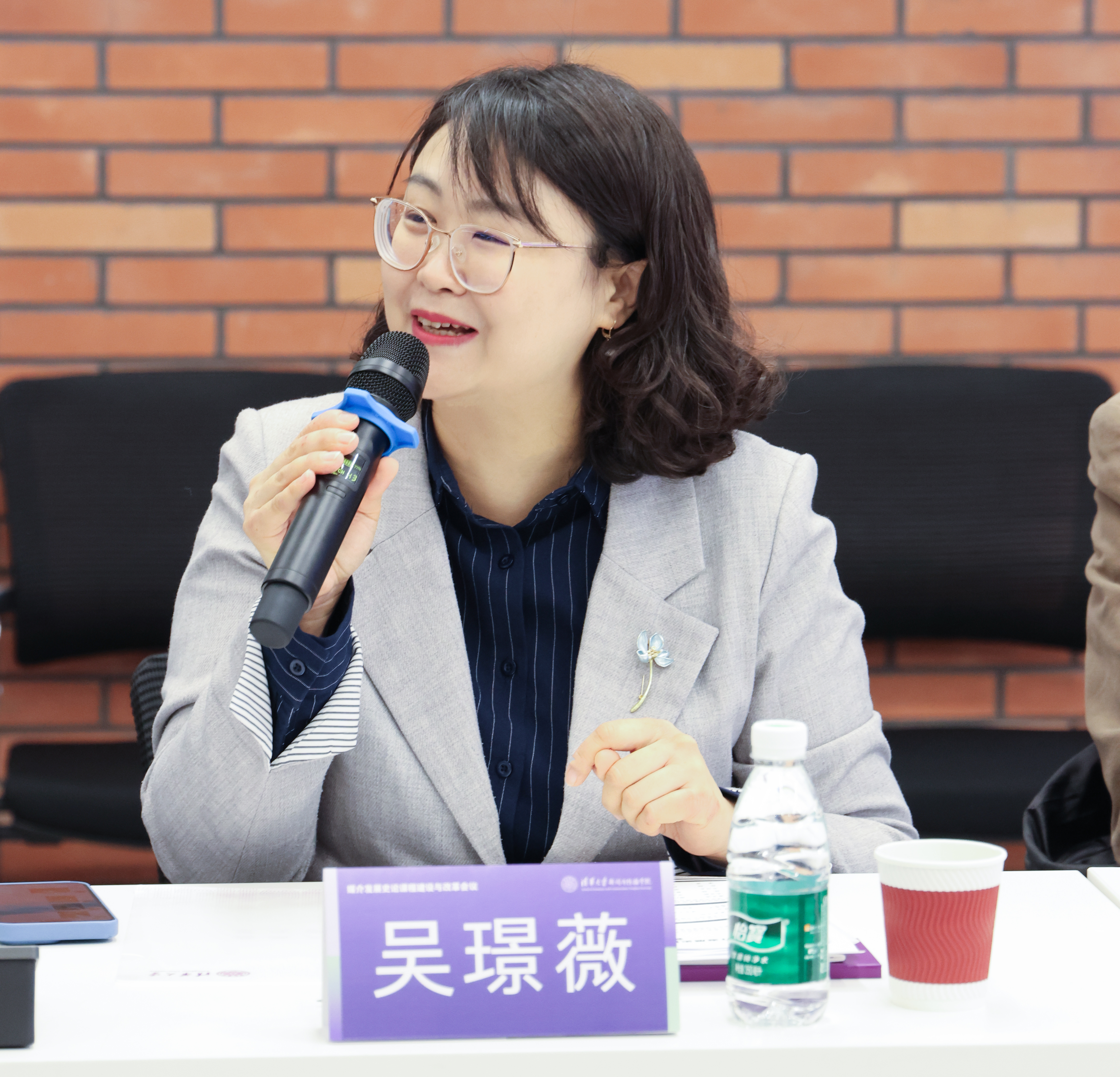 20241103-媒介发展史论课程建设与改革会议-新闻学院-w88优德中文版官网研究生教改项目负责人、新闻与传播学院副教授吴璟薇jpg 20241103-媒介发展史论课程建设与改革会议-新闻学院-w88优德中文版官网研究生教改项目负责人、新闻与传播学院副教授吴璟薇jpg