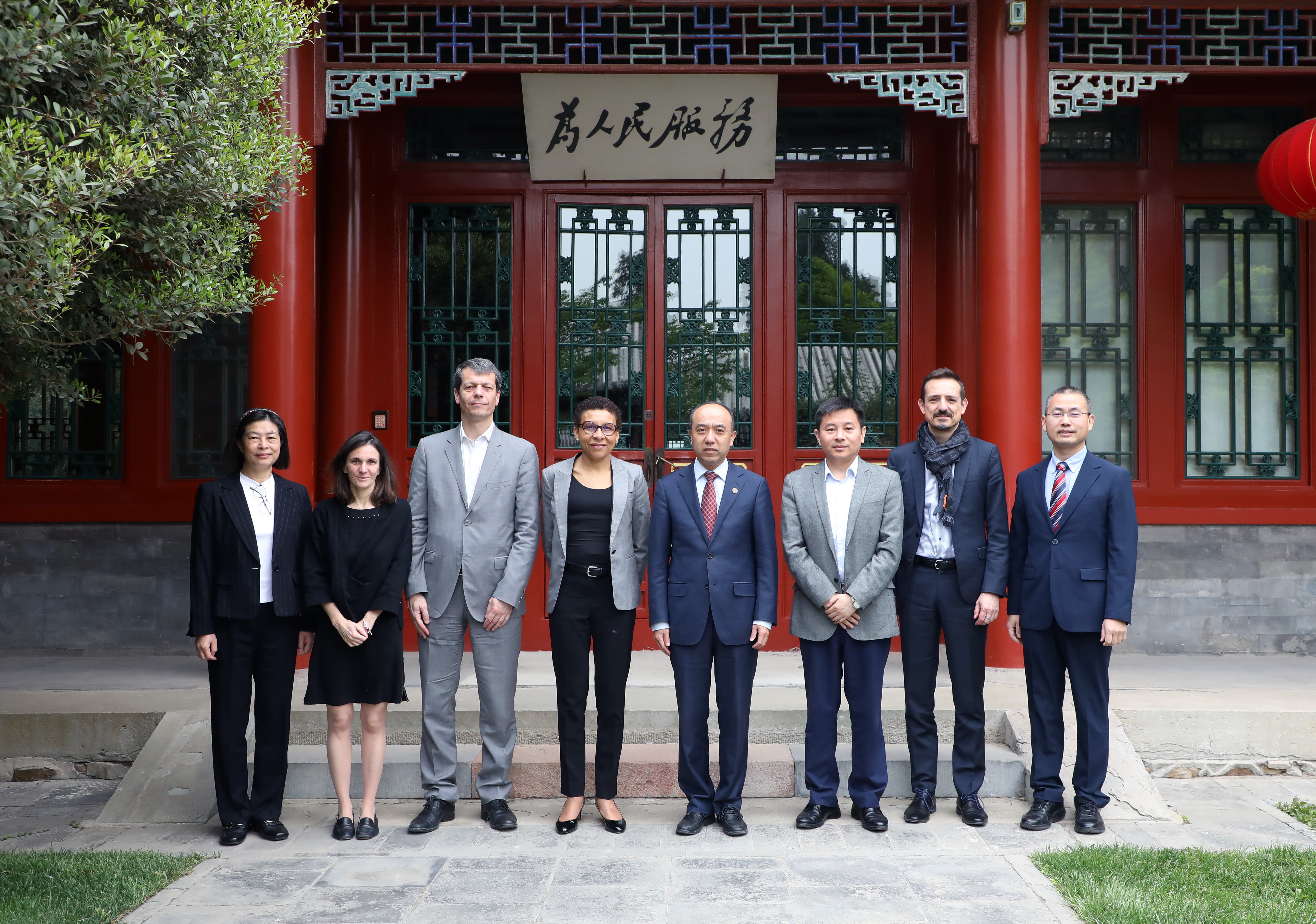 20230427-王宏伟副校长会见法国巴黎理工学院代表团-与会人员合影-孙波.JPG