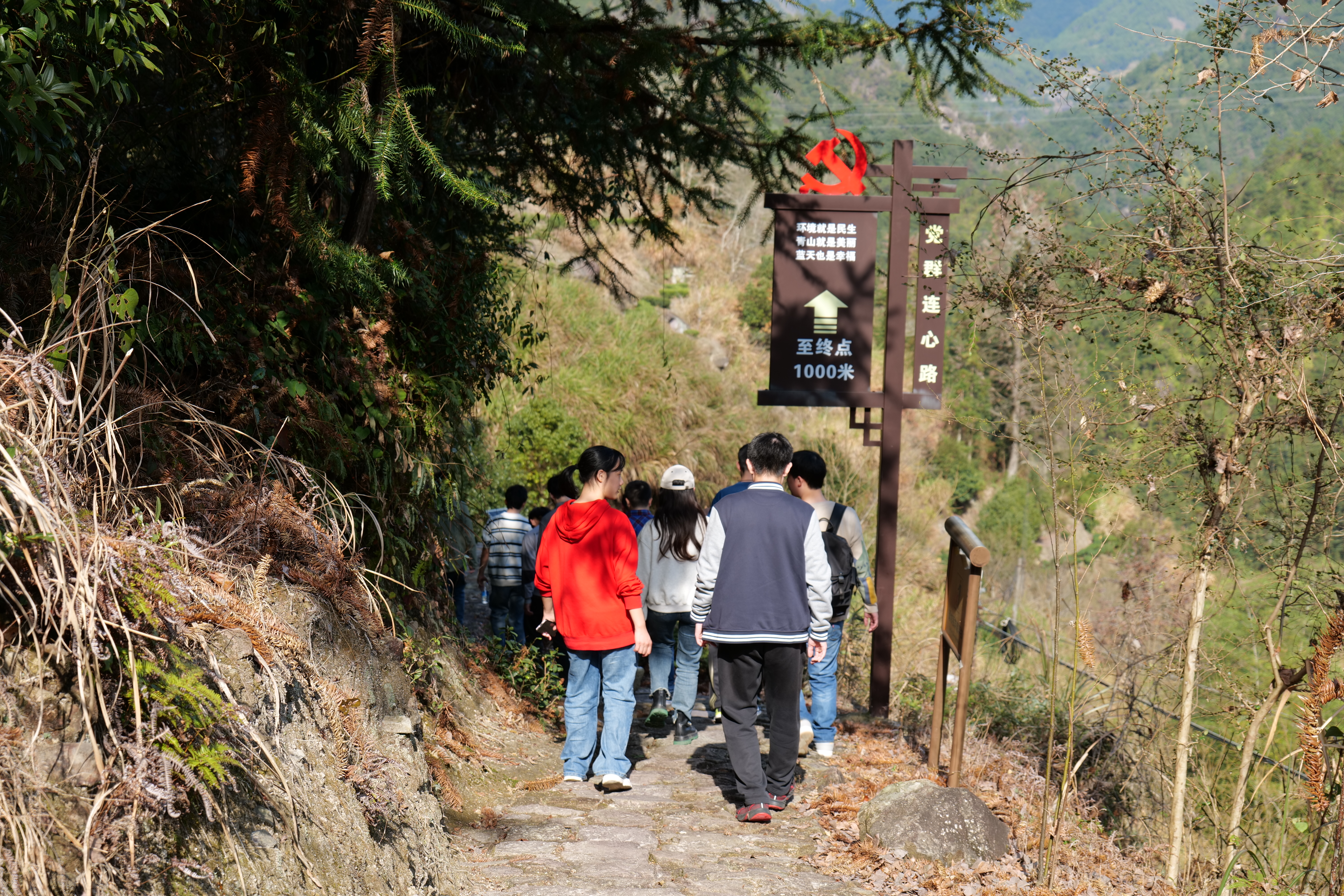 20240301-学思践悟启新程,挺膺担当绘青春——2024 年w88优德中文版官网研究生寒假社会实践总结回顾-电子系和马克思主义学院“E 马赴闽,回首初心”实践支队-支队成员重走“党群连心路”.jpg