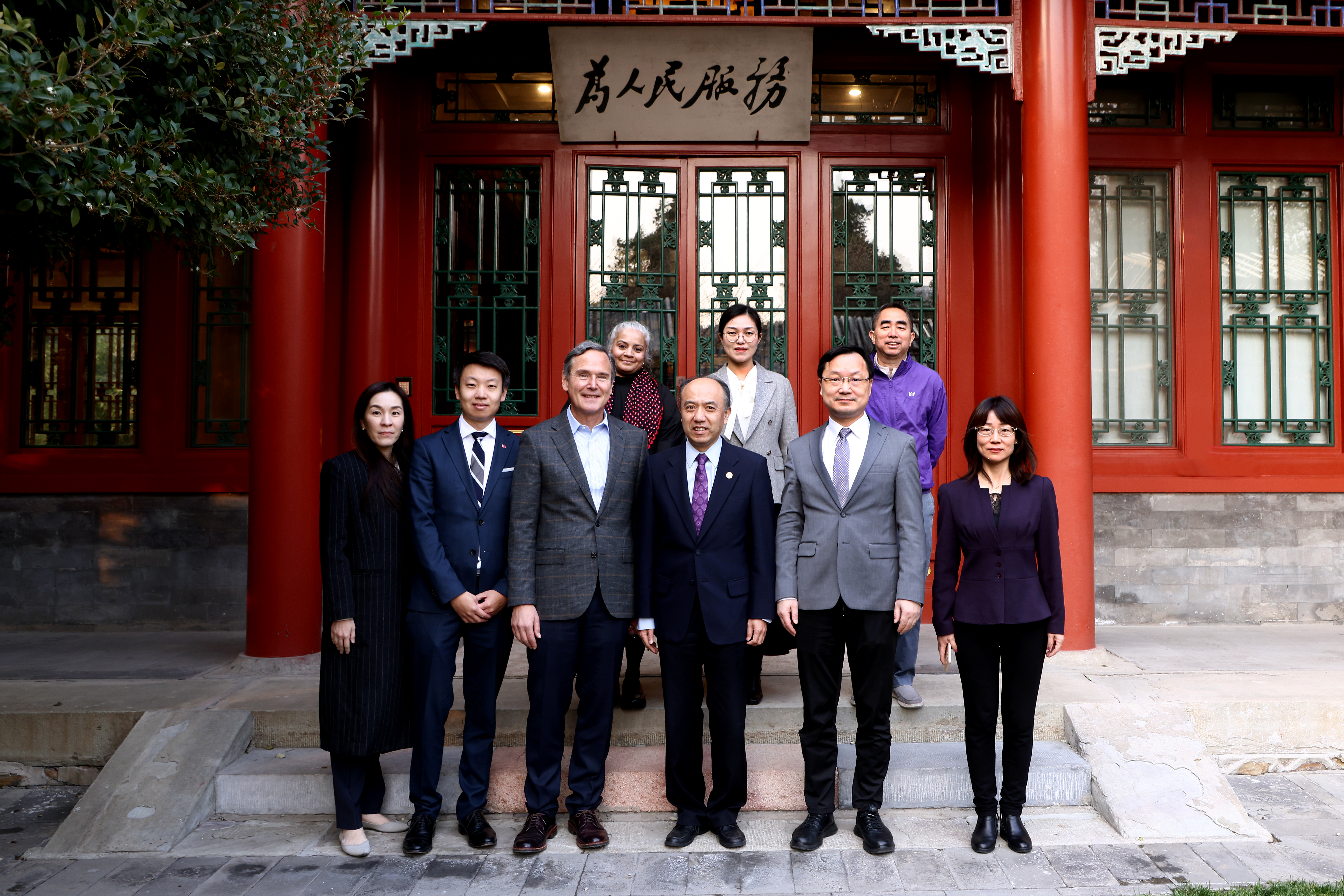 20241119-波士顿大学文理学院院长斯坦・斯克拉罗夫访问w88优德中文版官网-与会人员合影-无.jpg