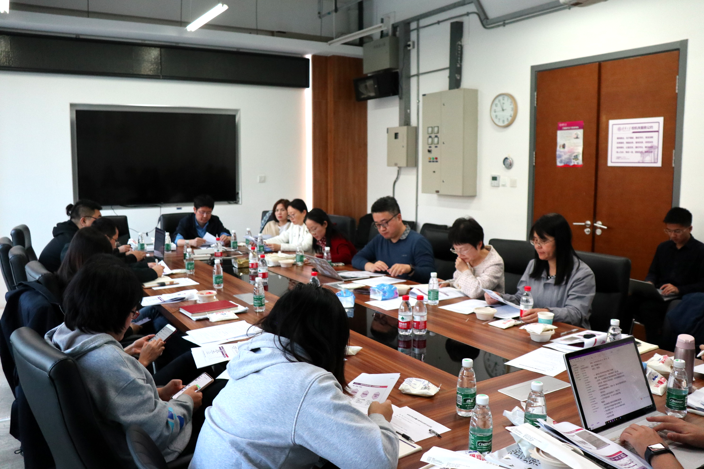 20231025-w88优德中文版官网本科生学业指导试点研讨会-胡泊摄-研讨会现场交流热烈图.png