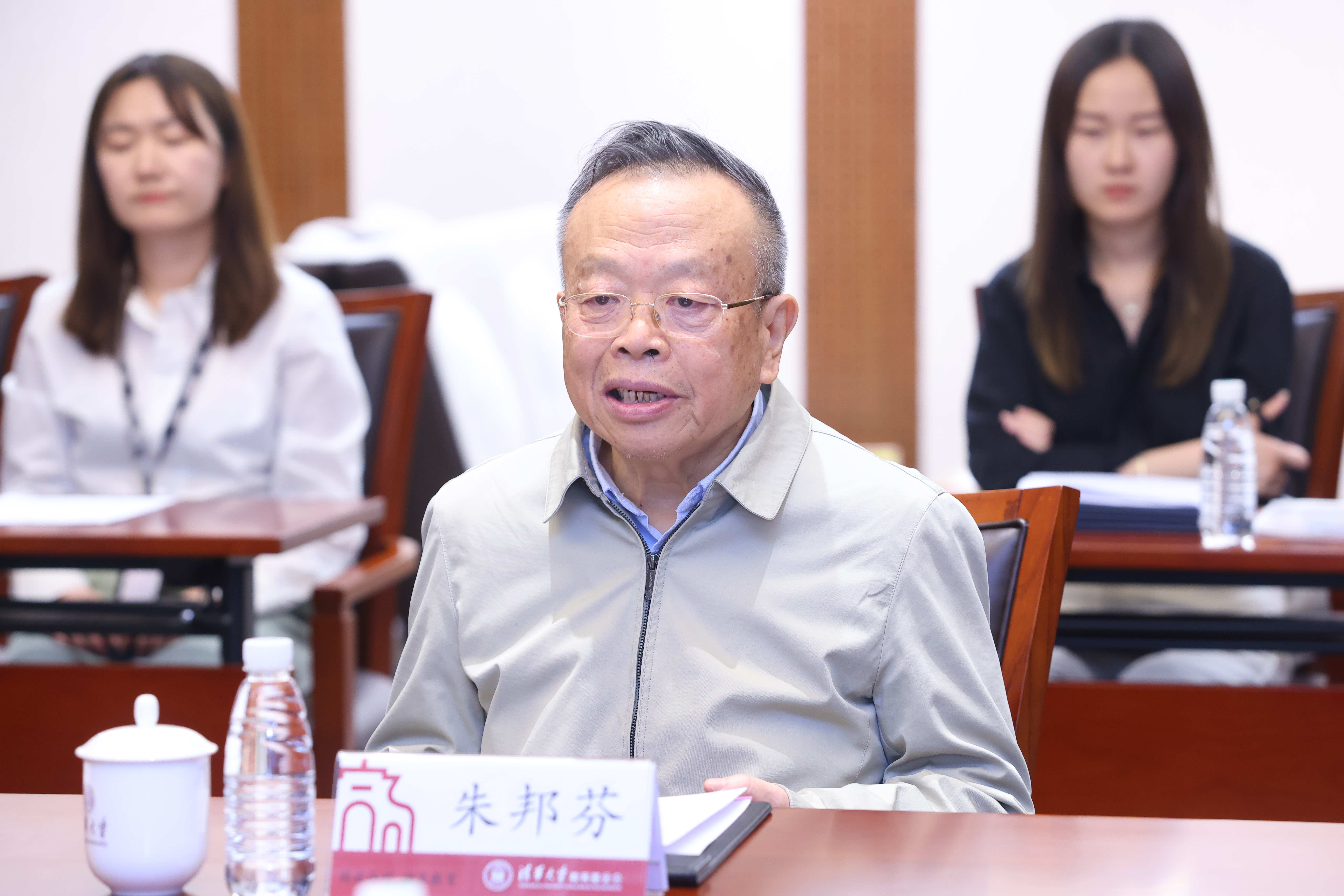 20240417-邬雄辉校友捐赠支持w88优德中文版官网攀登计划-许德刚-图说 (4).JPG