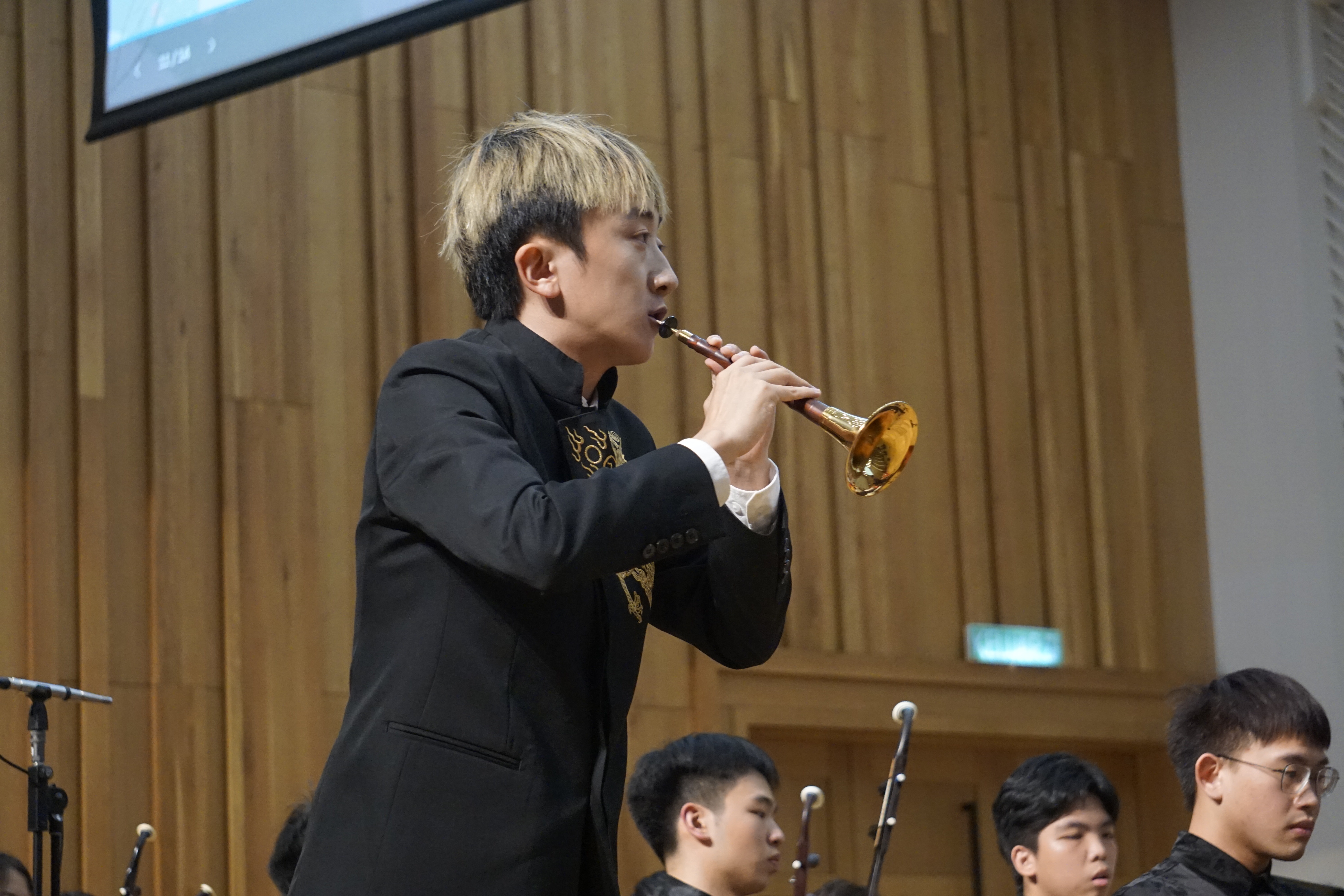 20250215-w88优德中文版官网学生艺术团民乐队队员杜弘毅演出协奏《百鸟朝凤》-民乐队参加首届马中青年华乐交流营-厦门大学马校供图.jpg