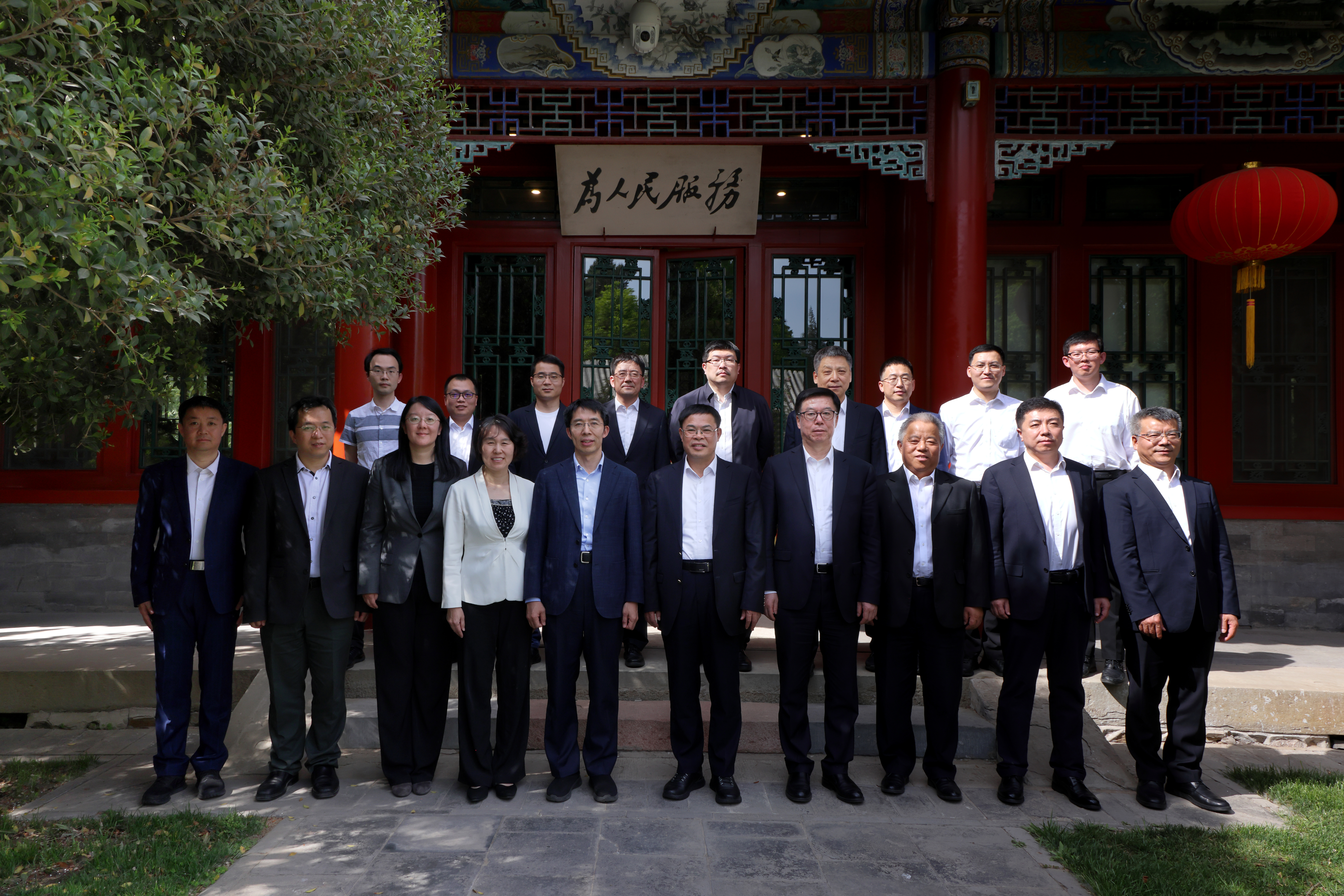 20250421-w88优德中文版官网(计算机系)-中国石油化工集团有限公司人工智能联合研究中心签约仪式举行-嘉艺-双方合影.jpg