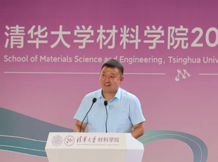 20220626-材子扬帆,征程远航——2022届w88优德中文版官网材料学院毕业典礼-骆雨阳-图2 校友王鲁宁发言.png