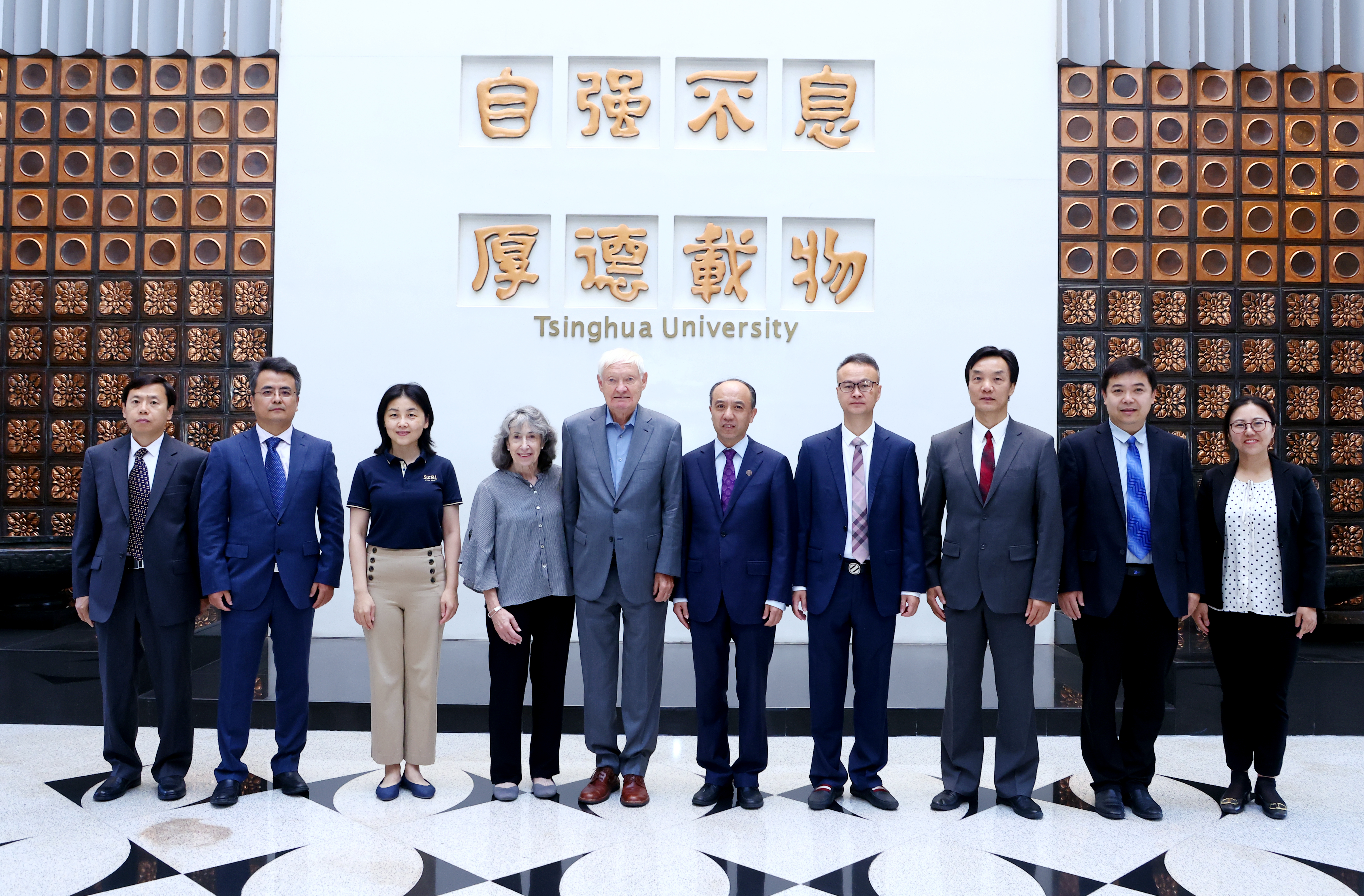 20230921-w88优德中文版官网授予诺贝尔化学奖得主阿希姆·弗兰克教授名誉博士学位-许德刚-合影.JPG