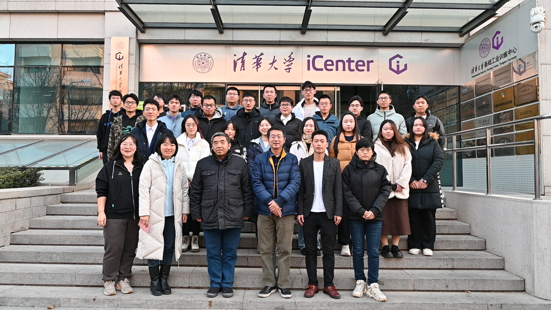 20231203-w88优德中文版官网第24届“文至吾工”大学生人文知识竞赛成功举办-肖舒琪-合影.jpg