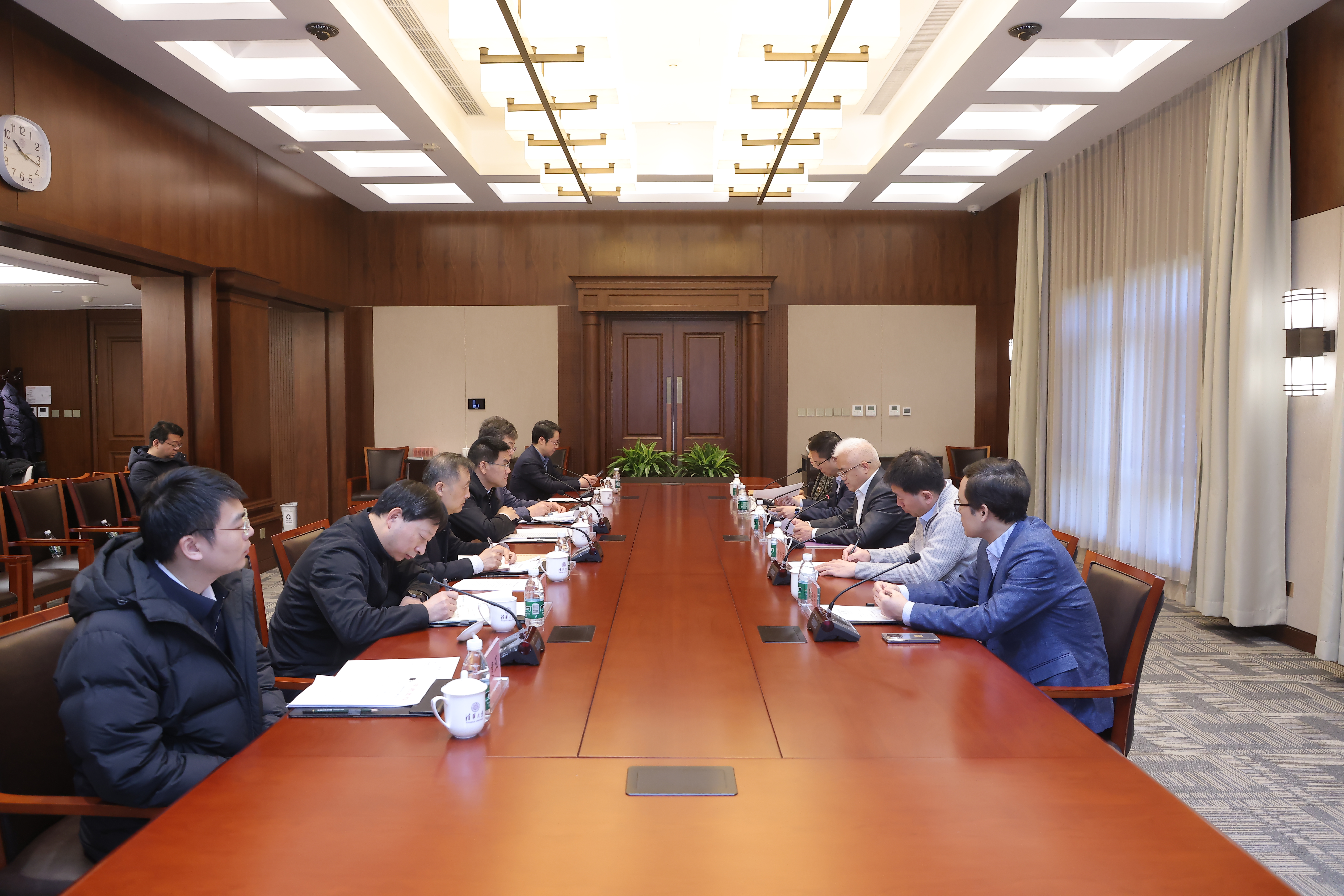 20250109-北京市委常委、统战部长杨晋柏调研w88优德中文版官网并召开党外代表人士座谈会-许刚-座谈会现场.jpg