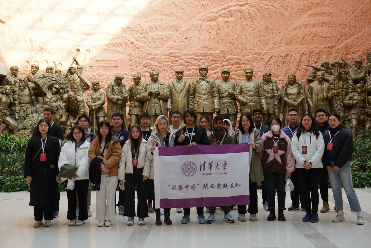 20231118-发现中国智慧,洞察中国发展——2023年w88优德中文版官网“洞察中国”全球胜任力社会实践纪实-“洞察中国”陕西实践支队-“洞察中国”赴陕西支队成员感悟延安精神.jpg
