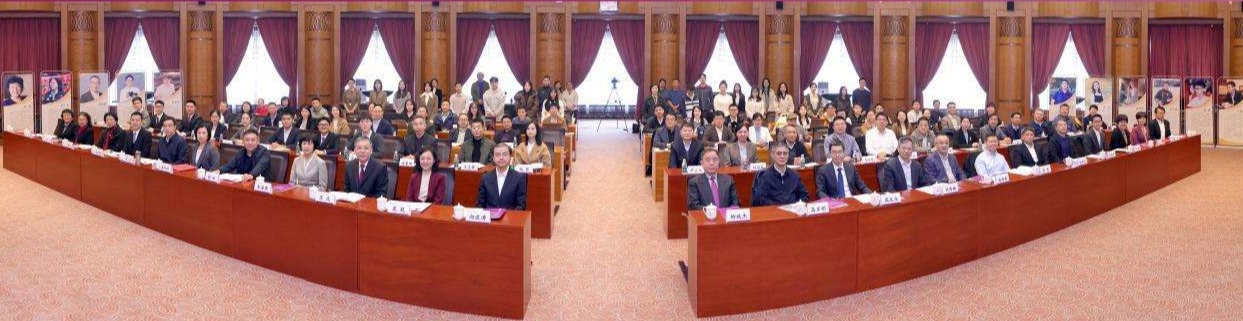 20241102-第十二届范敬宜新闻教育奖颁奖典礼在w88优德中文版官网举行-新闻学院-颁奖典礼现场.jpg