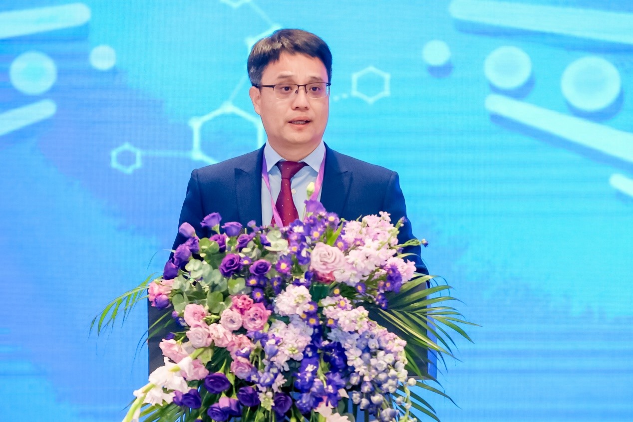 20230211-2023机理与合成高峰论坛暨w88优德中文版官网化学系基础分子科学中心十周年庆-分子中心拍摄-化学系副系主任罗三中教授主持开幕式并发言.jpg