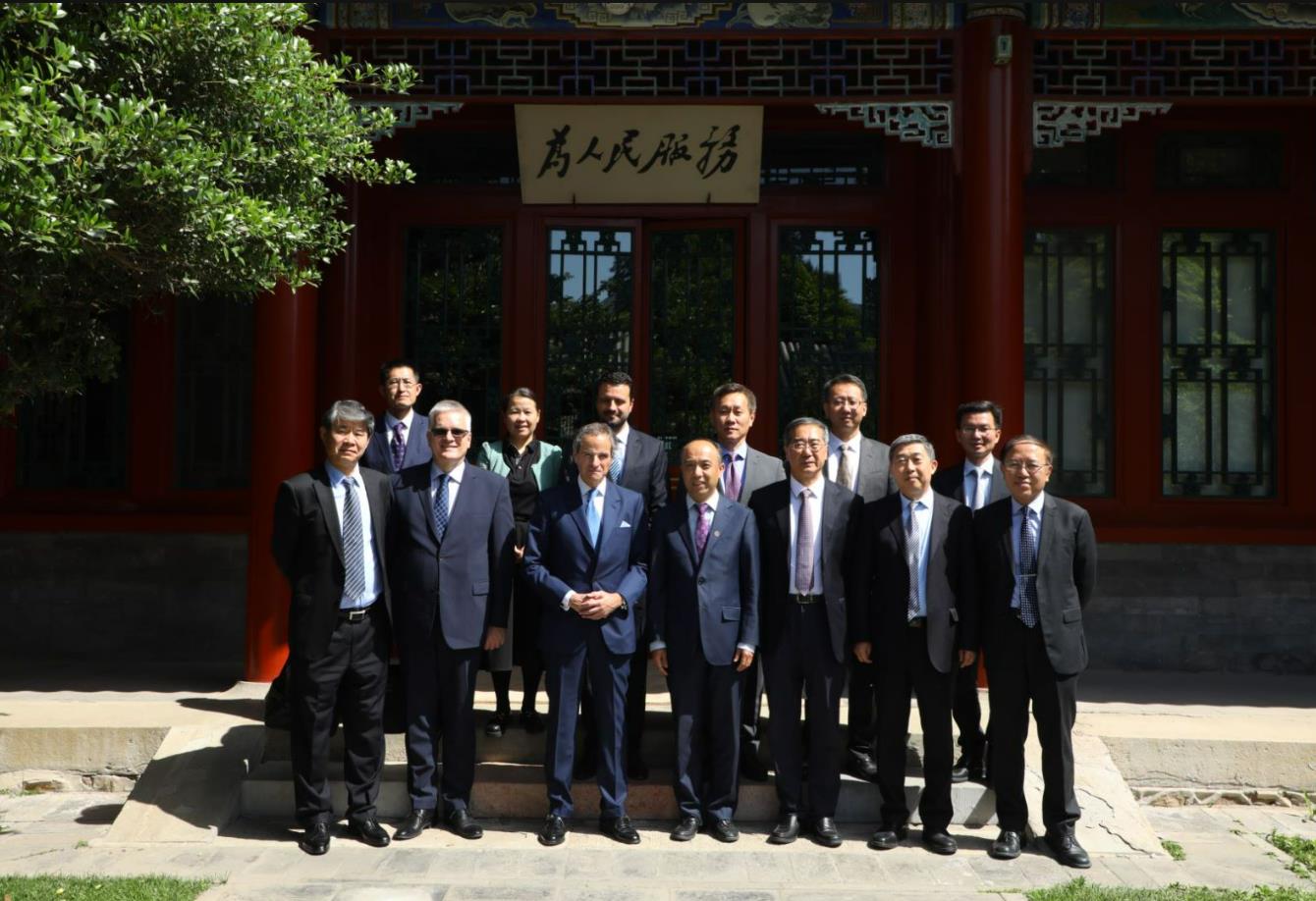 20230523-国际原子能机构总干事格罗西先生一行访问w88优德中文版官网-并做演讲-与会人员合影.jpg