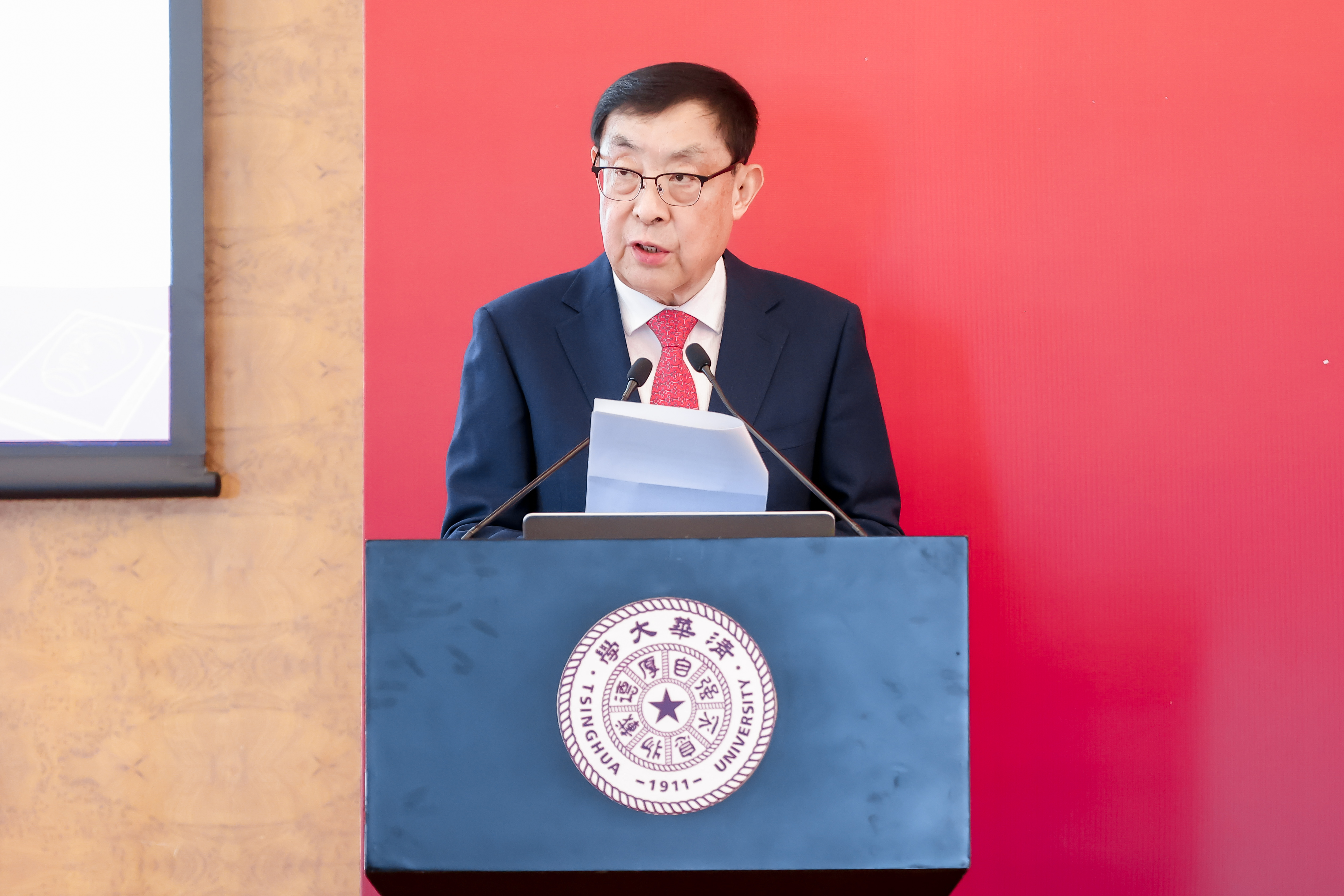 20250427-w88优德中文版官网数字政府与治理研究院揭牌仪式-社科-马培华副主席致辞.jpg