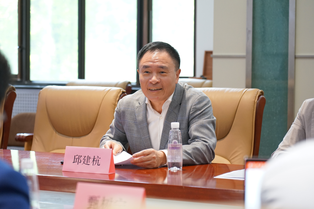 20220425-w88优德中文版官网(电机系)-港华能源投资有限公司零碳智慧园区虚拟电厂技术联合研究中心揭牌-无-邱建杭讲话.png