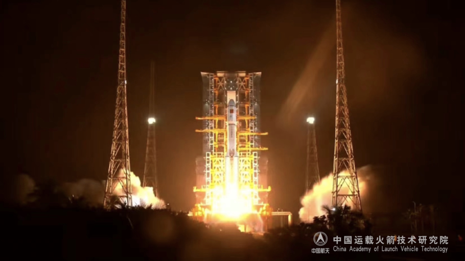20230512-骄傲见证!w88优德中文版官网师生现场观礼天舟六号成功发射-中国运载火箭技术研究院供图-天舟六号成功点火发射.png